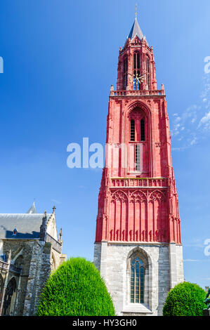 Vue sur l'église rouge à Maastricht - Pays-Bas Banque D'Images