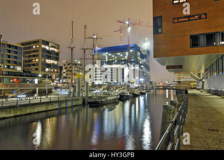 Dans le port des navires traditionnels porte sable Harbour dans la ville portuaire de Hambourg, Allemagne, Europe, Traditionsschiffhafen im Sandtorhafen dans Der Hafen Banque D'Images