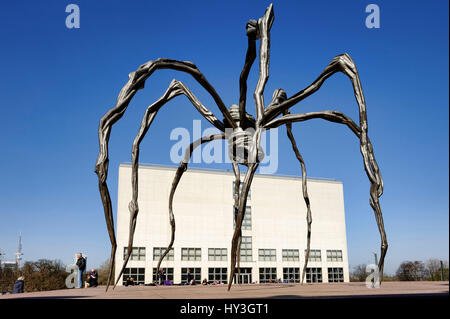 Nouveau centre des arts de la sculpture maman de Louise Bourgeois à Hambourg, Allemagne, Europe, Neue Kunsthalle mit der Skulptur Maman von Louise Bourgeois Banque D'Images