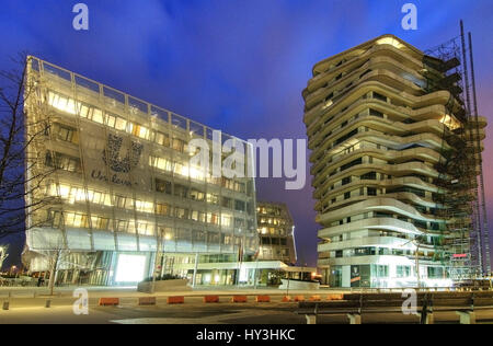 Tour de Marco Polo et Unileverzentrale dans la plage quai dans la ville portuaire de Hambourg, Allemagne, Europe, Marco Polo Tower und am Unileverzentrale Stra Banque D'Images