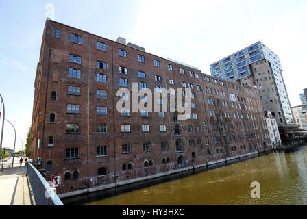 Immeuble de bureaux dans la gare de l'ouest canal dans château Har, Hambourg, Allemagne, Europe, et Administratifs Bürogebäude Fleethaus am Westlichen Bahnhofs Banque D'Images