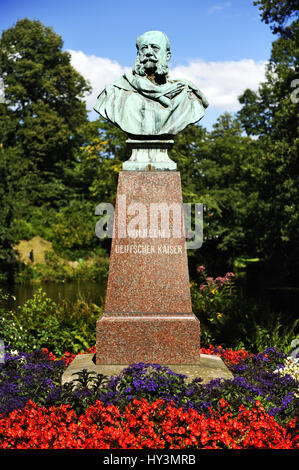 Wilhelm impériale sur le monument de la place impériale Wilhelm dans village de montagne, Hambourg, Allemagne , Kaiser-Wilhelm-Denkmal am Kaiser-Wilhelm-Platz dans Banque D'Images