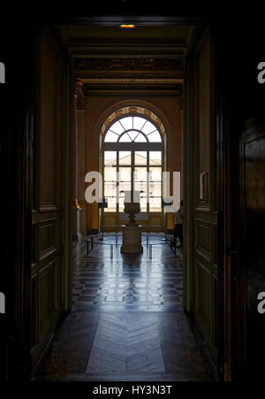 Vue d'une chambre intérieure dans le musée du Louvre à Paris, France Banque D'Images