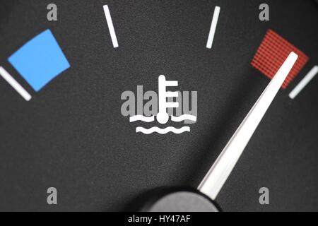 Dans l'indicateur de température du tableau de bord de voiture - sex Banque D'Images