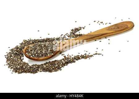 Cuillère en bois avec chia seeds isolé sur fond blanc Banque D'Images