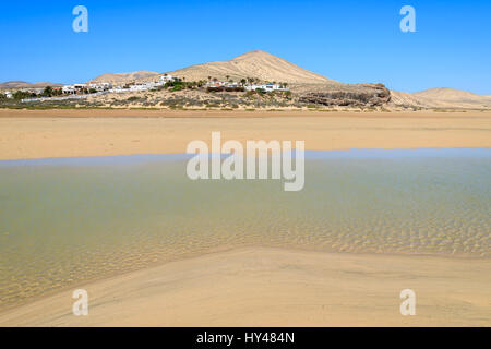 Magnifique lagon sur la plage de Sotavento de Jandia peninsula, Fuerteventura, Îles Canaries, Espagne Banque D'Images