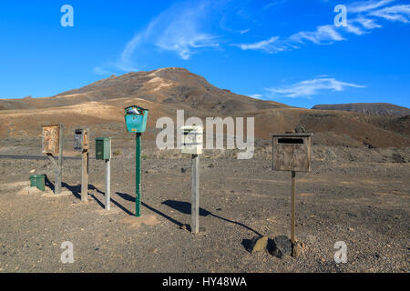 Les boîtes aux lettres de la poste à distance situé à Ville de La Pared sur la côte occidentale de Fuerteventura, Îles Canaries, Espagne Banque D'Images