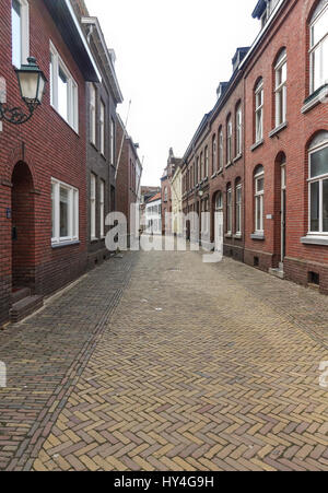 Vue sur la rue historique de Begijnenhofstraat dans la ville de Sittard province de Limbourg, Pays-Bas. Banque D'Images