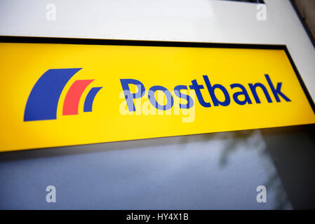 Signe de la banque postale, la Postbank der Schild Banque D'Images