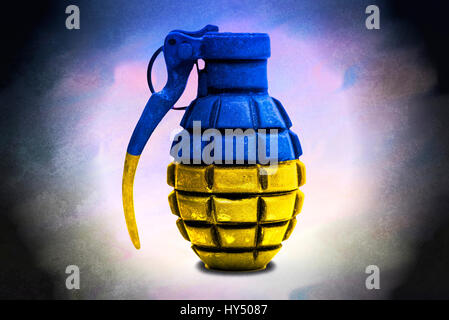 Grenade dans les couleurs nationales de l'Ukraine, l'Ukraine photo symbolique, en conflit Handgranate ukrainischen Landesfarben Symbolfoto Ukraine-Konflikt, Banque D'Images