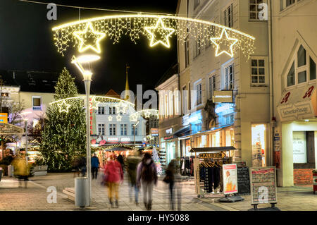 L'éclairage de Noël dans le Saxon's Gate dans village de montagne, Hambourg, Allemagne, Europe, im Weihnachtsbeleuchtung Sachsentor à Bergedorf, Deutschland, E Banque D'Images