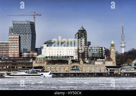 L'hiver le port de Hambourg, l'hôtel port de Hambourg, Saint Pauli embarcadères, tour de télévision, la danse des tours, Allemagne, Europe, Winterlicher Hamburge Banque D'Images