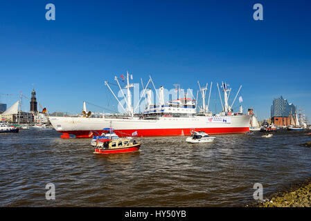 Défilé de fin pour l'anniversaire du port par le bateau musée Cap San Diego à Hambourg, Allemagne, Europe, Einlaufparade zum Hafengeburtstag mit dem Musées Banque D'Images