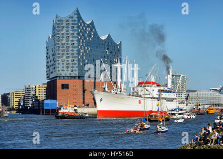 Défilé de fin pour l'anniversaire du port par le bateau musée Cap San Diego à Hambourg, Allemagne, Europe, Einlaufparade zum Hafengeburtstag mit dem Musées Banque D'Images