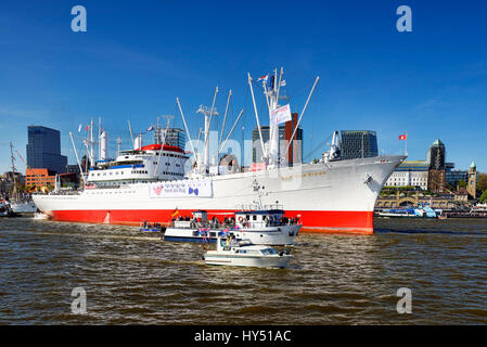 Défilé de fin pour l'anniversaire du port par le bateau musée Cap San Diego à Hambourg, Allemagne, Europe, Einlaufparade zum Hafengeburtstag mit dem Musées Banque D'Images