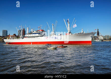 Défilé de fin pour l'anniversaire du port par le bateau musée Cap San Diego à Hambourg, Allemagne, Europe, Einlaufparade zum Hafengeburtstag mit dem Musées Banque D'Images