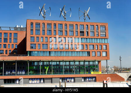 Maison de Greenpeace et Elbarkaden dans la ville portuaire de Hambourg, Allemagne, Europe, Greenpeace-Haus Elbarkaden und in der Hafencity Hamburg, Deutschland von Banque D'Images