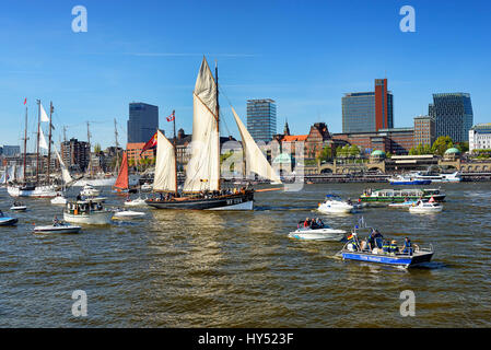 Défilé de fin pour l'anniversaire du port de haute mer avec le cutter président baron von Maltzahn à Hambourg, Allemagne, Europe, zum Hafenge Einlaufparade Banque D'Images