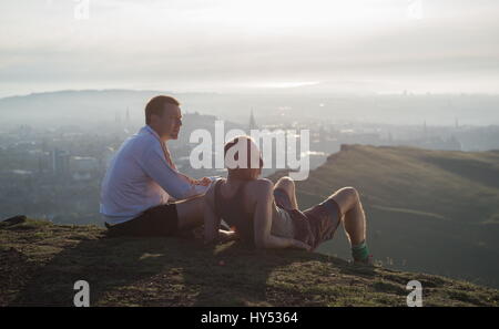 DATE DE SORTIE : Février 10, 2017. Titre : T2 : Trainspotting. STUDIO : Sony Pictures. Réalisateur : Danny Boyle. Résumé : La poursuite de la saga Trainspotting réunissant les personnages originaux. Avec : Ewan Mcgregor, Ewen Bremner. (Crédit : © Sony Pictures Entertainment/photos) Banque D'Images