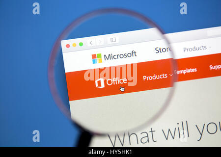 Microsoft Office site web sur un écran d'ordinateur. Microsoft Office est une suite bureautique d'applications développées par Microsoft Banque D'Images