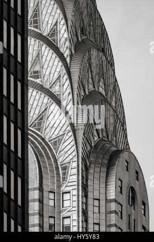 Haut de l'immeuble Chrysler (style Art Déco) en noir et blanc. New York City Banque D'Images