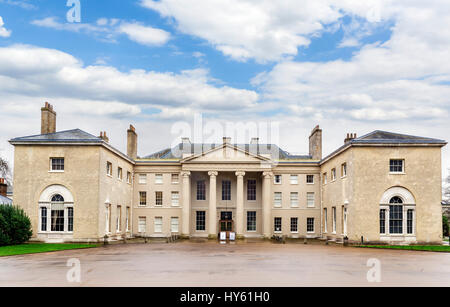 Kenwood House, Londres. Entrée principale de Kenwood House, qui a subi des modifications importantes par l'architecte Robert Adam, Hampstead, Londres, Angleterre, Royaume-Uni. Banque D'Images