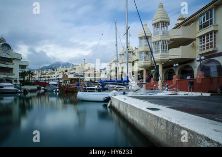 Longue exposition de la marina de Benalmadena Banque D'Images