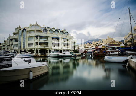 Longue exposition de la marina de Benalmadena Banque D'Images