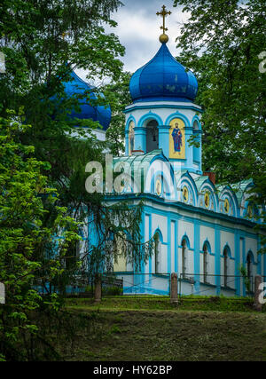 La Lettonie, Riga - CIRCA Juin 2014 : Christ Transfiguration Eglise Orthodoxe situé dans le parc du château de Cesis en Lettonie Banque D'Images