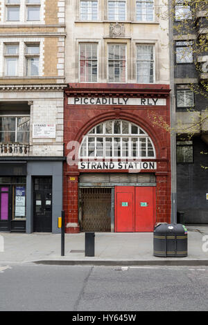 L'entrée de la station de métro Aldwych Strand,London,UK. Banque D'Images