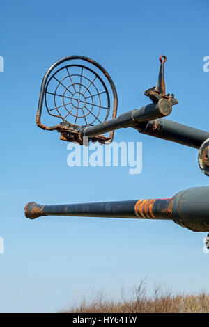 Le canon et la vue d'araignées de Flak 28 canon de 40 mm Bofors / Raversyde Atlantikwall / mur de l'Atlantique musée en plein air à Raversijde, Flandre occidentale, Belgique Banque D'Images