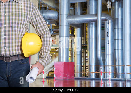 Technicien de maintenance à l'intérieur de l'énergie thermique de l'usine Usine Banque D'Images