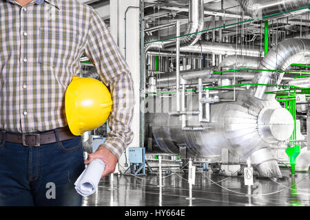 Technicien de maintenance à l'intérieur de l'énergie thermique de l'usine Usine Banque D'Images