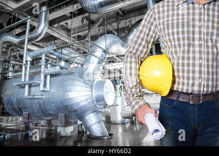 Technicien de maintenance à l'intérieur de l'énergie thermique de l'usine Usine Banque D'Images