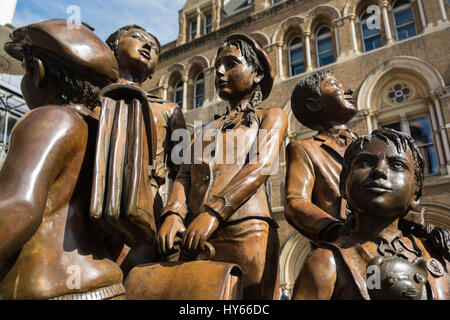 Mémorial Kinder transport de Frank Meisler devant la gare de Liverpool Street à l'est de Londres, Royaume-Uni Banque D'Images