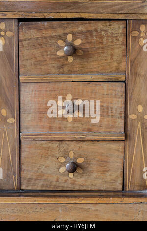 Fond des tiroirs, détail sur old weathered des meubles en bois Banque D'Images