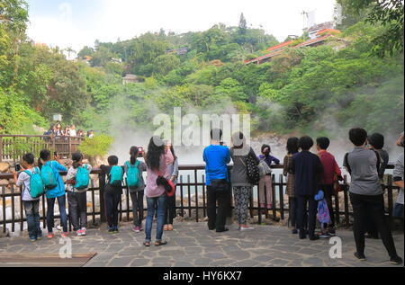 Personnes visitent la vallée thermique Beitou Hot Spring à Taipei à Taiwan. Banque D'Images
