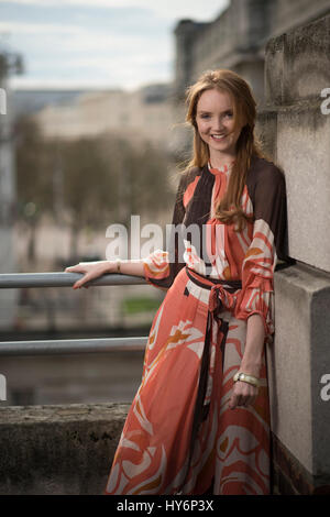 Modèle cmc0076149 Lily Cole qui agit dans le philanthrope au Trafalgar Studios, Whitehall, Londres. photographié sur le toit du théâtre. Banque D'Images