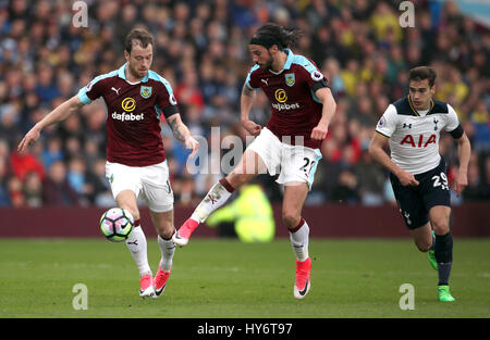 (De gauche à droite) du Burnley Ashley Barnes, George Boyd et Tottenham Hotspur Harry's au cours de la Premier League Winks match à Turf Moor, Burnley. ASSOCIATION DE PRESSE Photo. Photo date : Samedi 1 Avril 2017. Voir l'ACTIVITÉ DE SOCCER histoire Burnley. Crédit photo doit se lire : Nick Potts/PA Wire. RESTRICTIONS : EDITORIAL N'utilisez que pas d'utilisation non autorisée avec l'audio, vidéo, données, listes de luminaire, club ou la Ligue de logos ou services 'live'. En ligne De-match utilisation limitée à 75 images, aucune émulation. Aucune utilisation de pari, de jeux ou d'un club ou la ligue/dvd publications. Banque D'Images