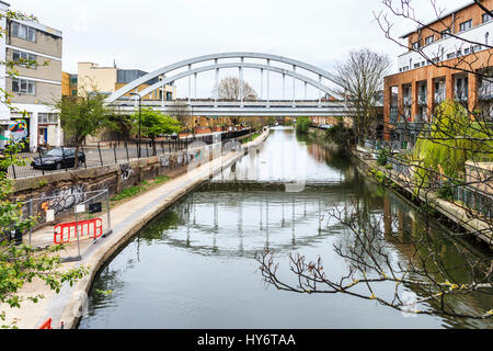 Regent's Canal, de Kingsland Road, London Banque D'Images