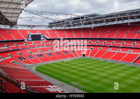 Le stade de Wembley et sièges d'aperçu sur le terrain Banque D'Images