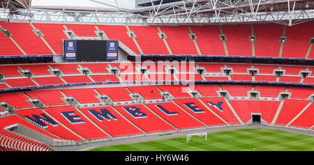 Le stade de Wembley et sièges d'aperçu sur le terrain Banque D'Images