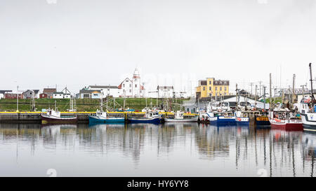 Les bateaux de pêche et de l'église, port de Bonavista, Terre-Neuve Banque D'Images