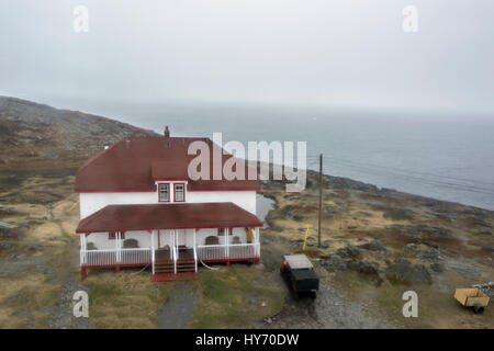 Vue de la maison du gardien du haut du phare, l'île Quirpon, Terre-Neuve Banque D'Images