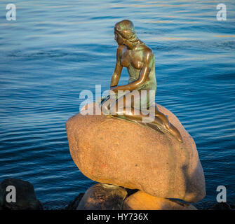 Langelinie (Anglais : Long Line) est une jetée, promenade et parc dans le centre de Copenhague, Danemark, et accueil de la statue de la Petite Sirène. Banque D'Images