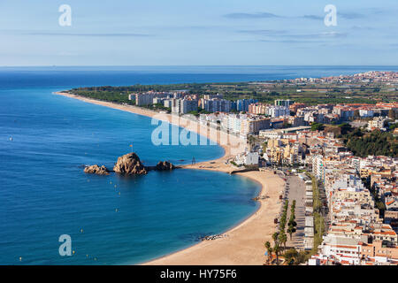 Station balnéaire de Blanes en Espagne, en vue de dessus, la baie de Mer Méditerranée Banque D'Images