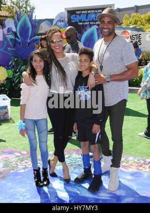 Culver City, CALIFORNIE, États-Unis. 1er avril 2017. 01 avril 2017 - Culver City, Californie - Sophie Kodjoe, Nicole Ari Parker, Nicolas Kodjoe, Boris Kodjoe. World of Premiere ''Schtroumpfs : The Lost Village'' qui s'est tenu à ArcLight Culver City à Los Angeles. Crédit photo : Birdie Thompson/AdMedia crédit : Birdie Thompson/AdMedia/Alamy Live News Banque D'Images