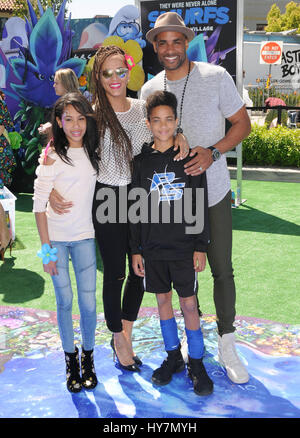 Culver City, CALIFORNIE, États-Unis. 1er avril 2017. 01 avril 2017 - Culver City, Californie - Sophie Kodjoe, Nicole Ari Parker, Nicolas Kodjoe, Boris Kodjoe. World of Premiere ''Schtroumpfs : The Lost Village'' qui s'est tenu à ArcLight Culver City à Los Angeles. Crédit photo : Birdie Thompson/AdMedia crédit : Birdie Thompson/AdMedia/Alamy Live News Banque D'Images