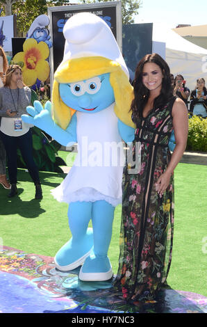 Culver City, CA. 01 avr, 2017. Demi Lovato à la première de Sony Pictures to murfs» « : le village perdu au cinéma ArcLight' le 1 avril 2017 à Culver City, Californie. Crédit : David Edwards/media/Alamy Punch Live News Banque D'Images