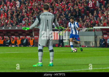 Lisbonne, Portugal. 01 avril, 2017. PortoÕs defender du Brésil Felipe (28) en action au cours de la partie V SL Benfica FC Porto © Alexandre de Sousa/Alamy Live News Banque D'Images